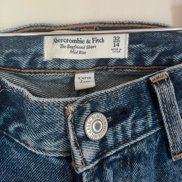 Abercrombie The Boyfriend Short (Curve Love) - Picture 2 of 5